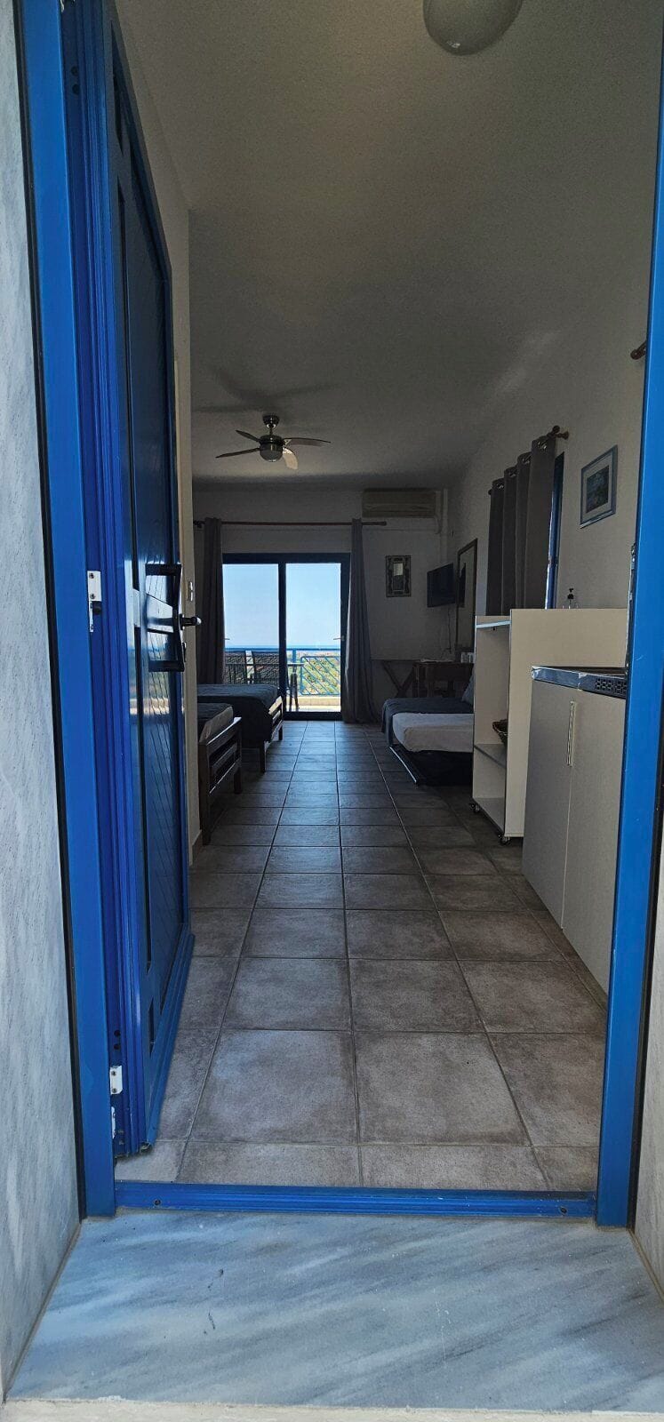 Comfort Studio, 1 Bedroom, Non Smoking, Ocean View | 1 bedroom, in-room safe, individually decorated, individually furnished