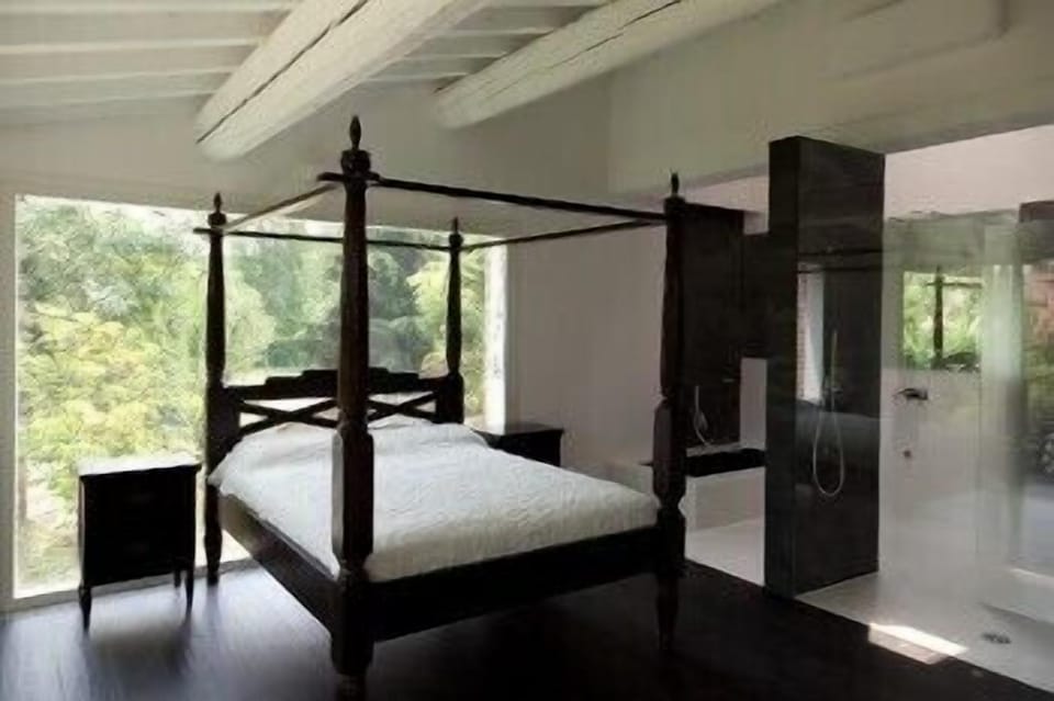 Minibar, iron/ironing board, free cribs/infant beds, WiFi