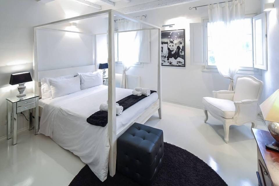 Minibar, iron/ironing board, free cribs/infant beds, WiFi