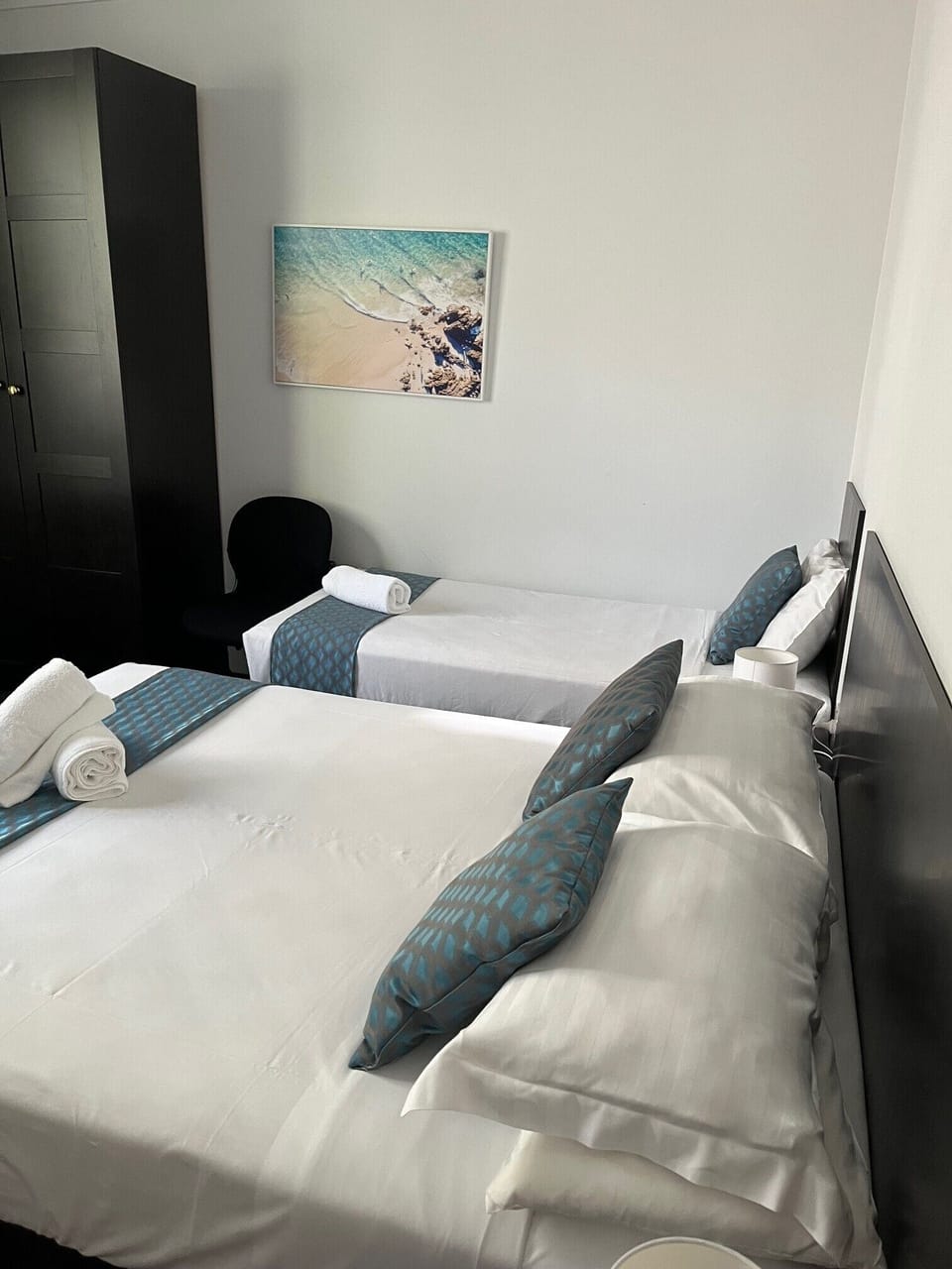 Triple Room, Multiple Beds | Desk, soundproofing, iron/ironing board, free WiFi