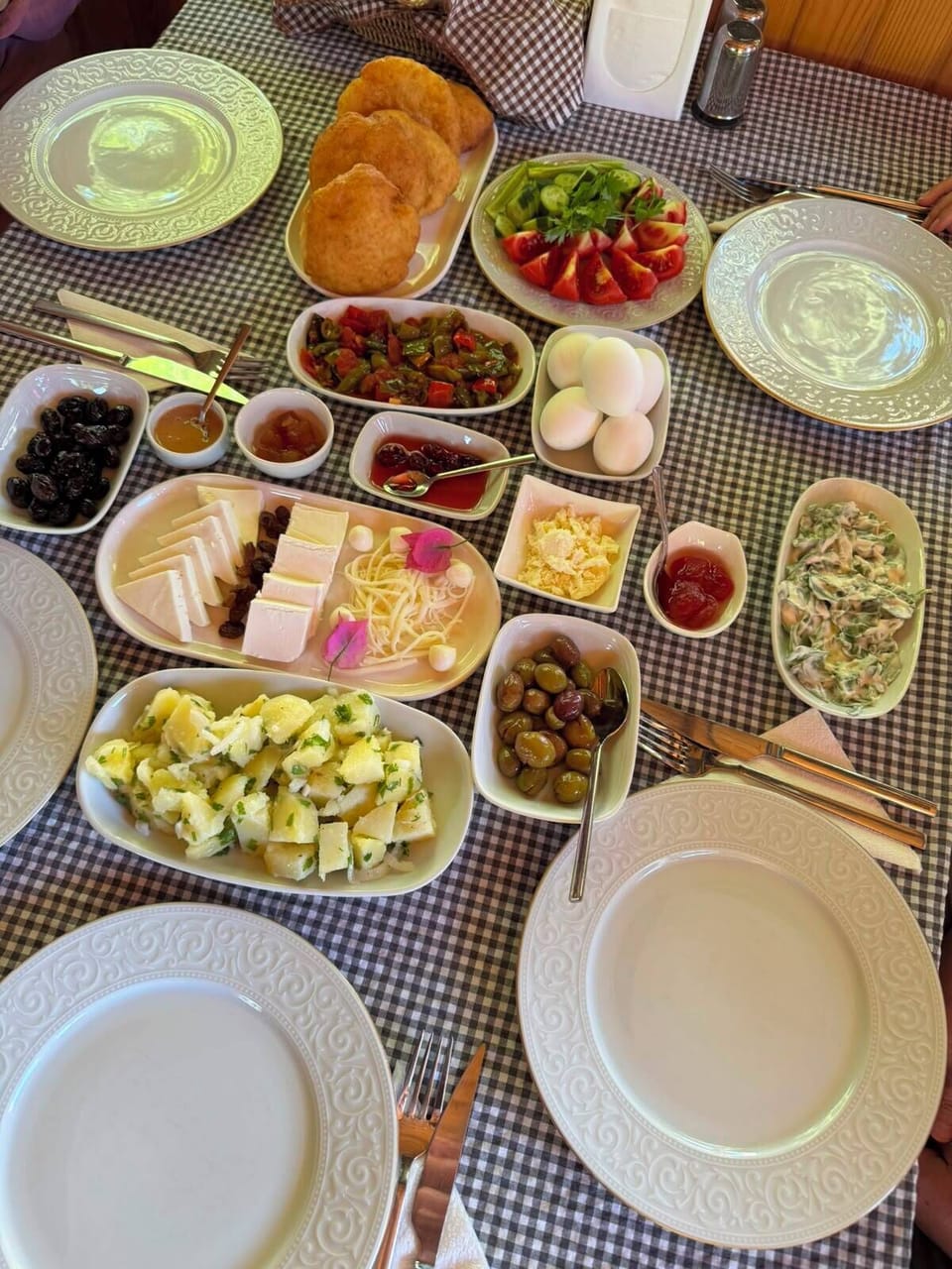 Free daily full breakfast