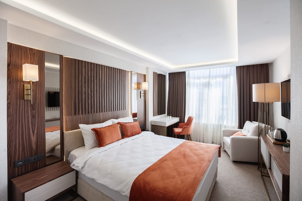 Egyptian cotton sheets, premium bedding, minibar, in-room safe
