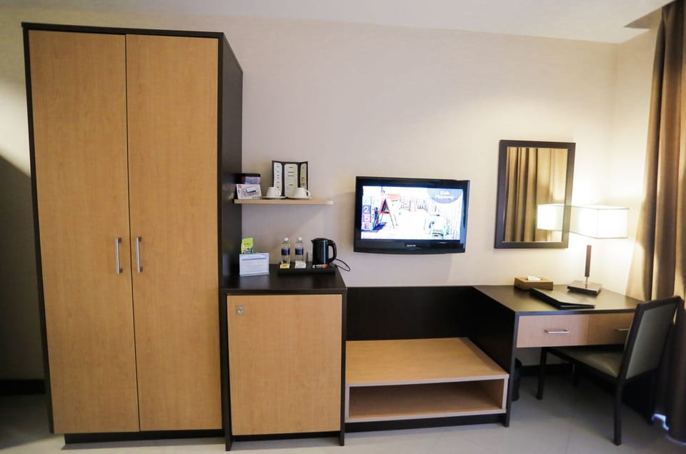 Standard Room | Individually decorated, individually furnished, desk, laptop workspace