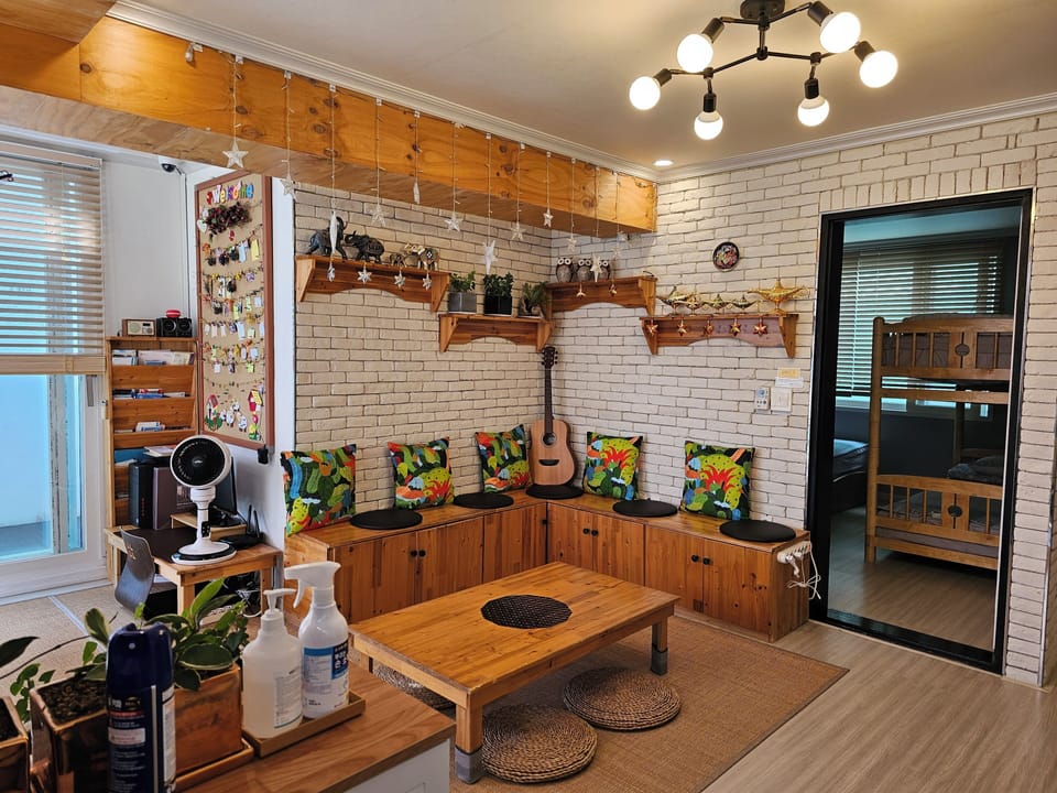 Basic House (Magiclamp) | Living area | Flat-screen TV, heated floors