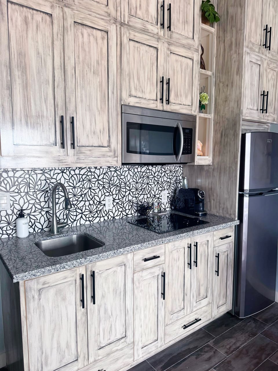 Luxury Villa | Private kitchen | Full-size fridge, microwave, stovetop, coffee/tea maker
