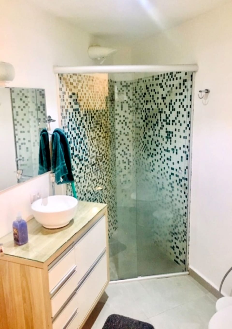 Elite Studio | Bathroom | Shower, rainfall showerhead, free toiletries, toilet paper
