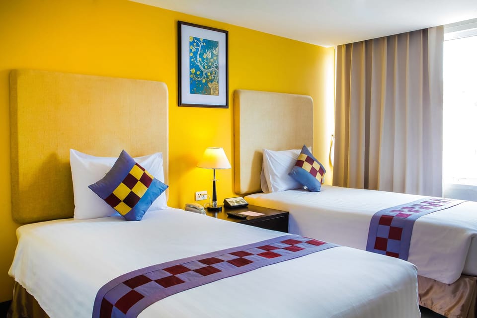 Deluxe Double or Twin Room | In-room safe, desk, blackout drapes, soundproofing