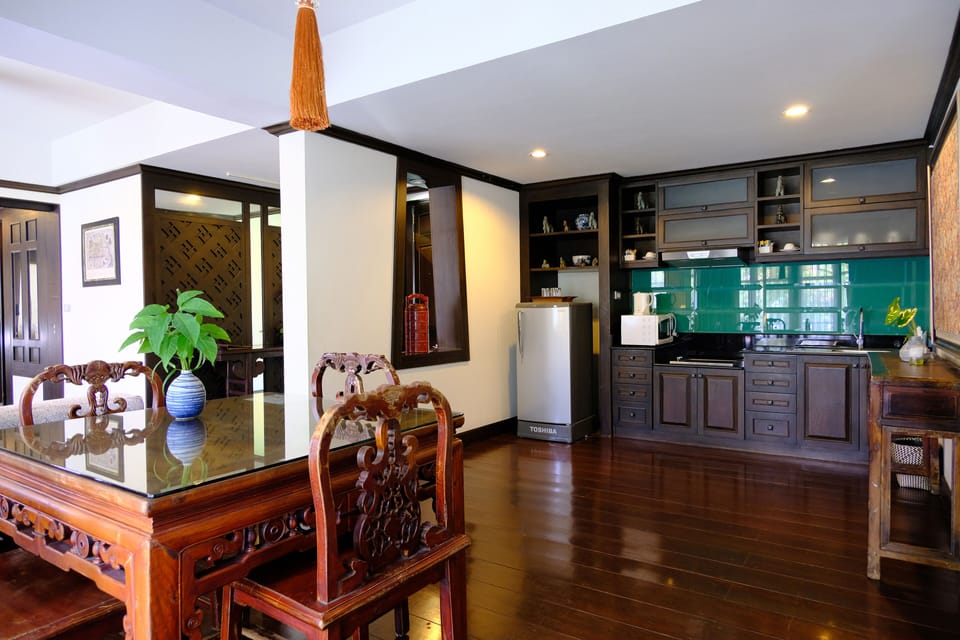 Suite, 2 Bedrooms | Living area | 43-inch LED TV with satellite channels, TV, DVD player