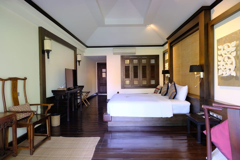Executive Double Room | Minibar, in-room safe, desk, soundproofing