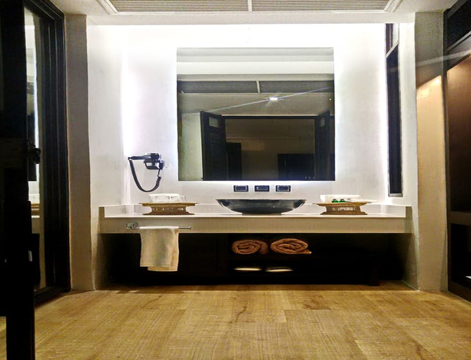 Premium Double Room | Minibar, in-room safe, desk, soundproofing