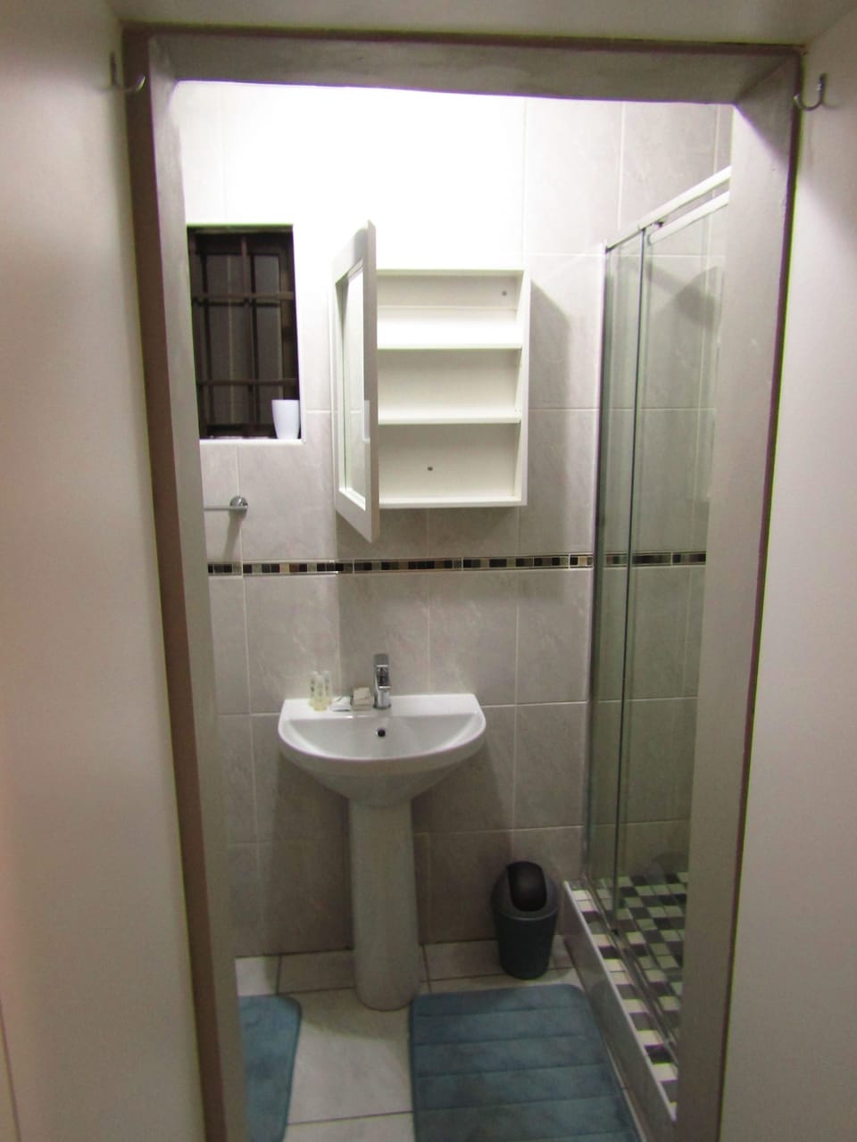 Family Cottage | Bathroom | Combined shower/tub, rainfall showerhead, hair dryer, bathrobes