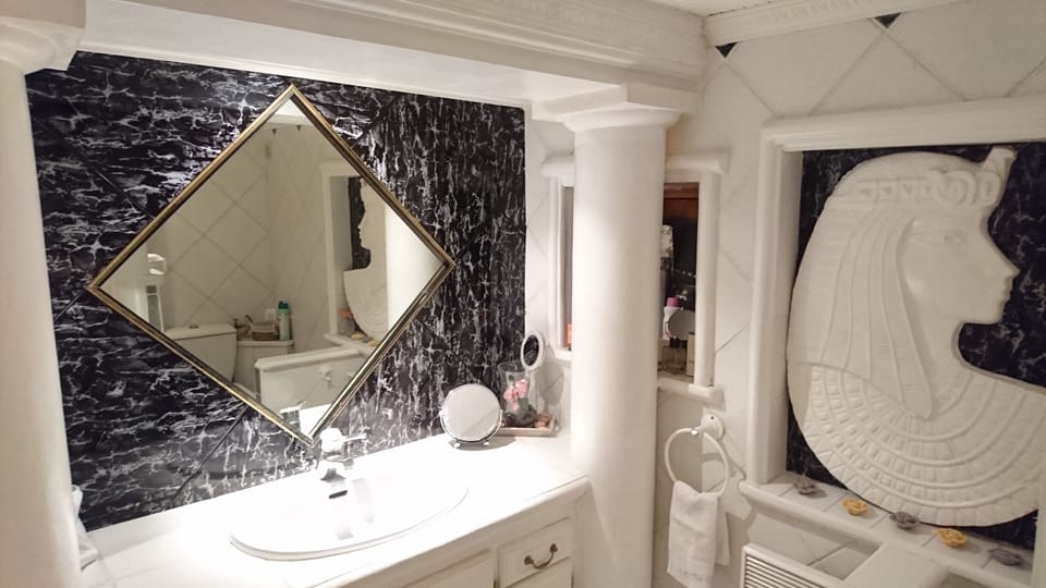 Classic Room | Bathroom amenities | Shower, hair dryer, towels, soap