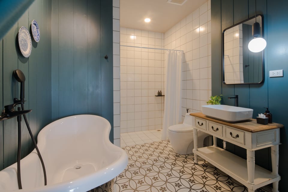 Deluxe Double Bed with Bathtub | Bathroom | Free toiletries, hair dryer, slippers, towels