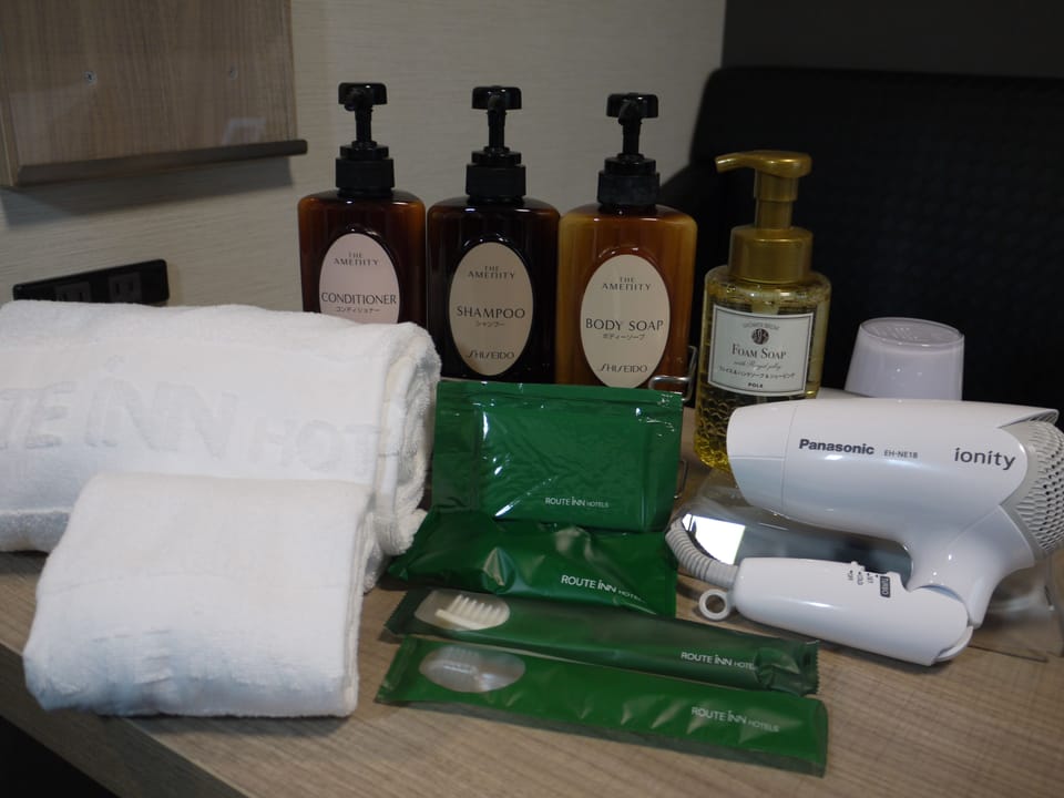 Combined shower/tub, free toiletries, hair dryer, slippers