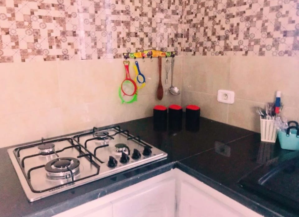 Family House, 4 Bedrooms | Private kitchen | Full-size fridge, microwave, oven, stovetop
