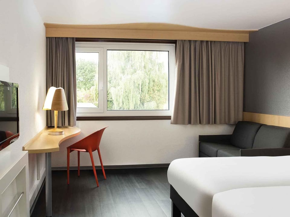 Double Room, 1 Double Bed with Sofa bed, Air conditioning (No Lift) | Desk, blackout drapes, soundproofing, iron/ironing board