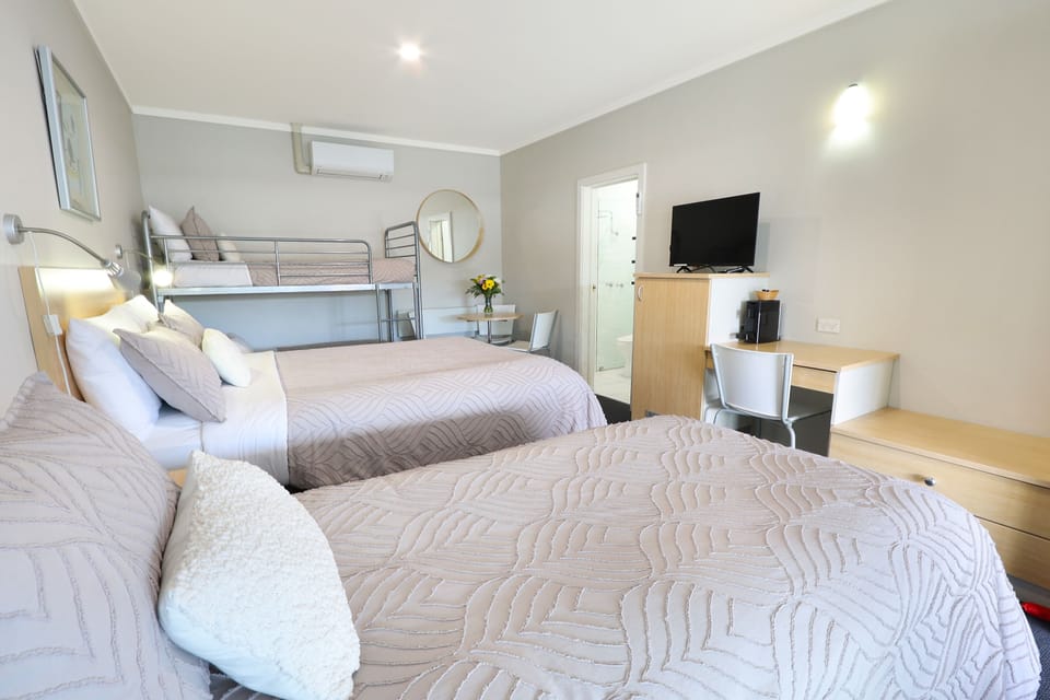 Family 4 | 1 bedroom, premium bedding, pillowtop beds, desk