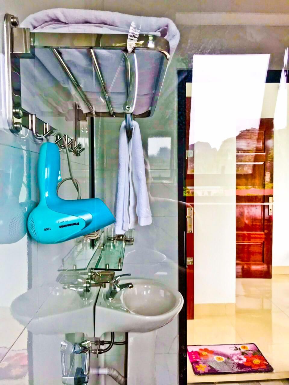 Shower, hair dryer, slippers, bidet