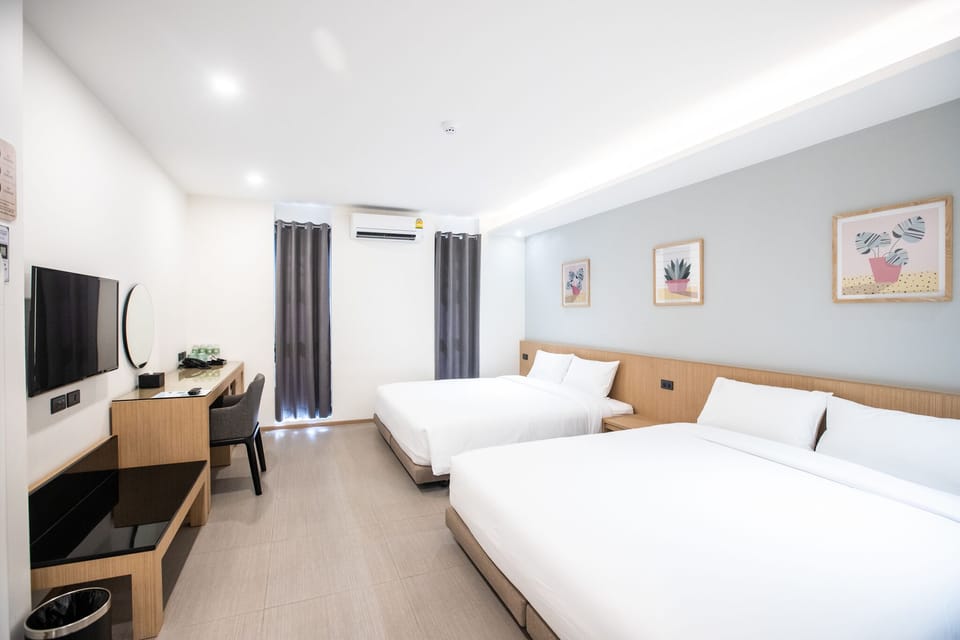 Standard Quadruple Room | In-room safe, desk, blackout drapes, soundproofing