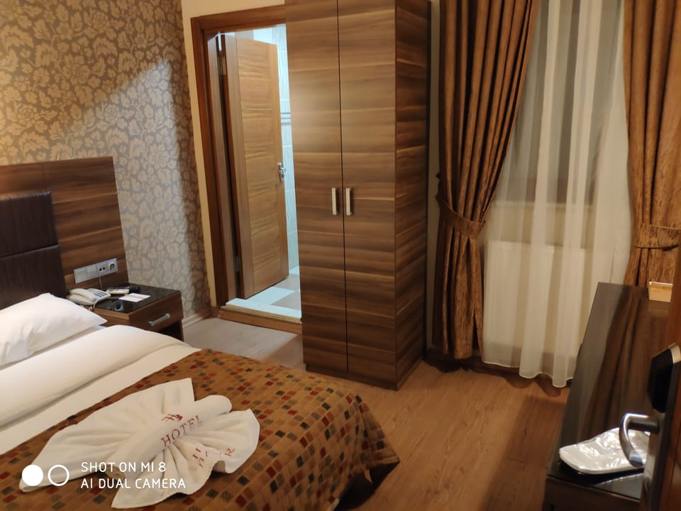 Economy Single Room | Premium bedding, minibar, in-room safe, desk
