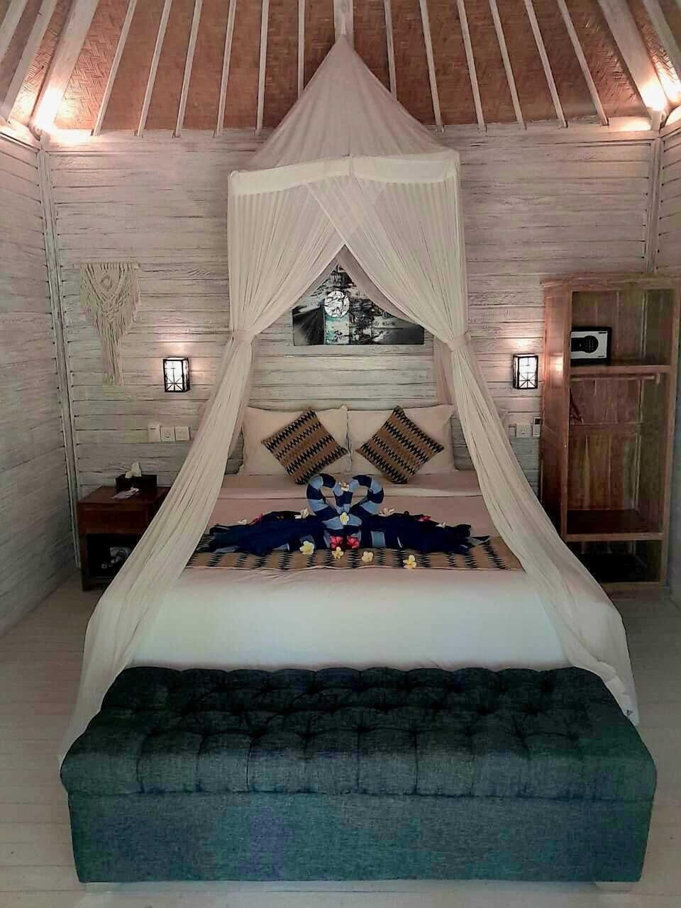 Basic Double Room | Minibar, in-room safe, desk, rollaway beds