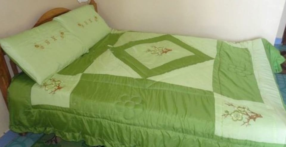 Single Room | Desk, iron/ironing board (on request), WiFi (free), bed sheets