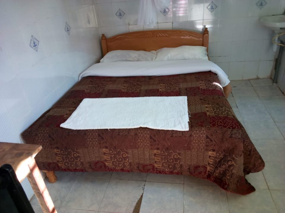 Standard Double Room | Desk, bed sheets