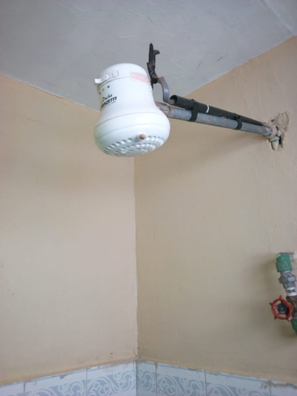 Standard Double Room | Bathroom shower