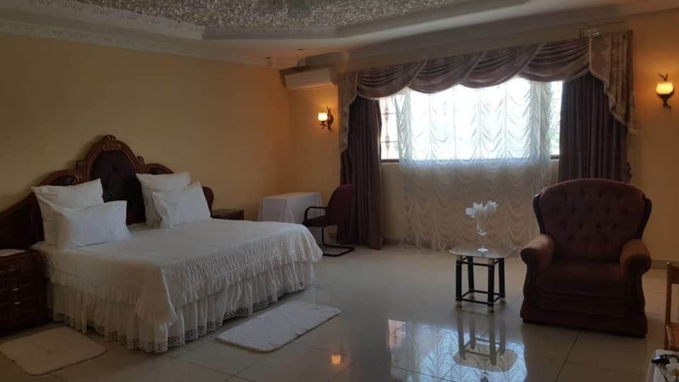 Executive Double Room | Minibar, desk, iron/ironing board, cribs/infant beds