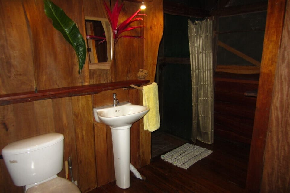 Comfort Cabin | Bathroom sink