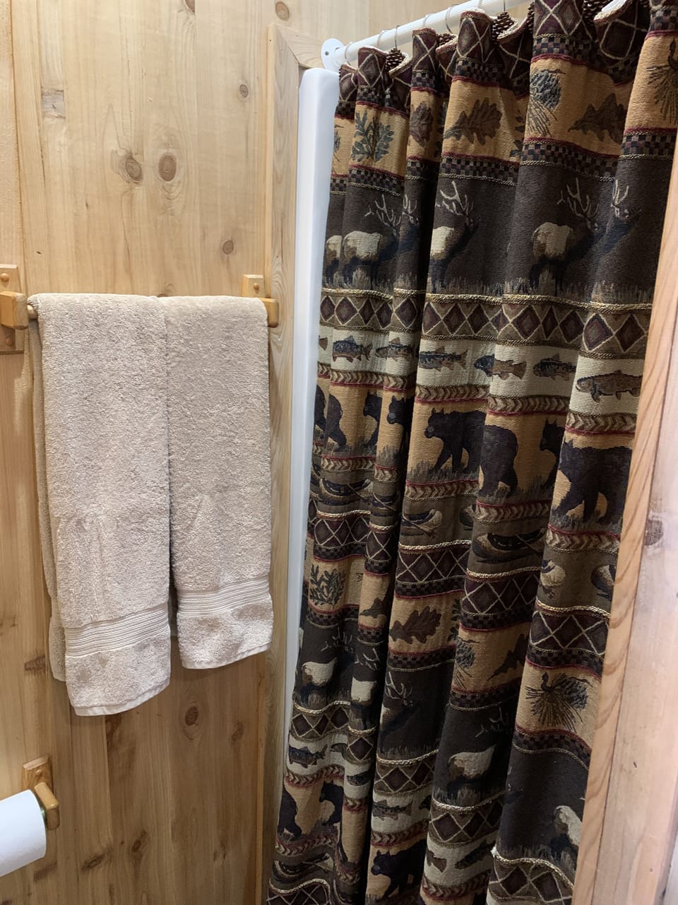 Standard Cabin (6) | Bathroom | Shower, hair dryer, towels, soap