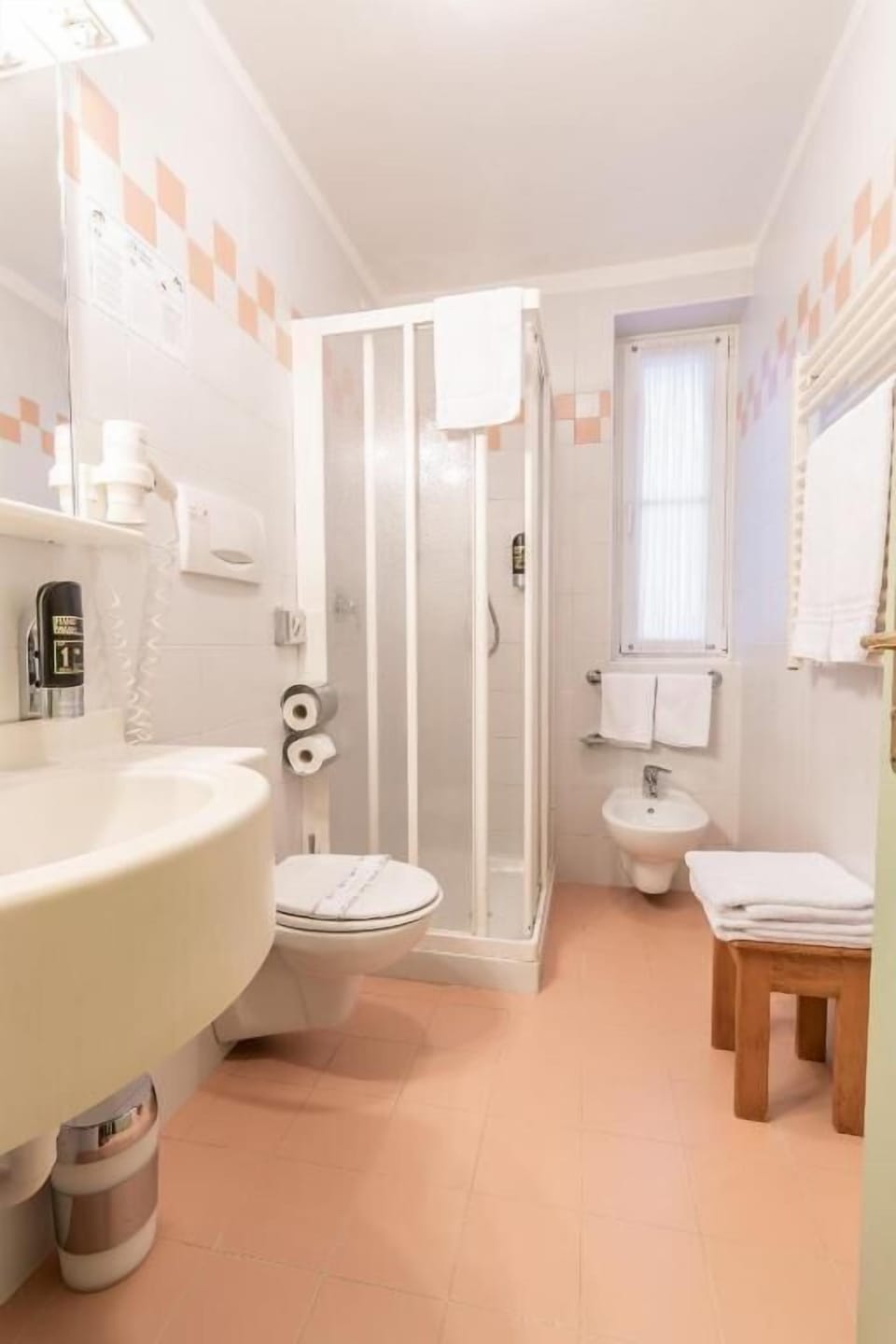 Standard Single Room | Bathroom | Shower, hair dryer, bidet, towels