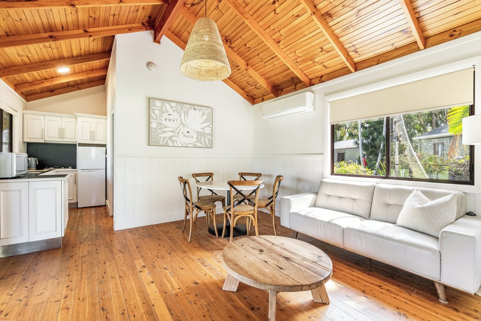 Cabin (Banksia Cabin) | Living area | Flat-screen TV, DVD player