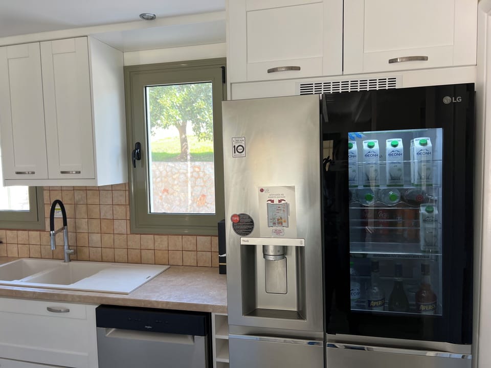 Deluxe Villa | Private kitchen | Full-size fridge, microwave, oven, stovetop