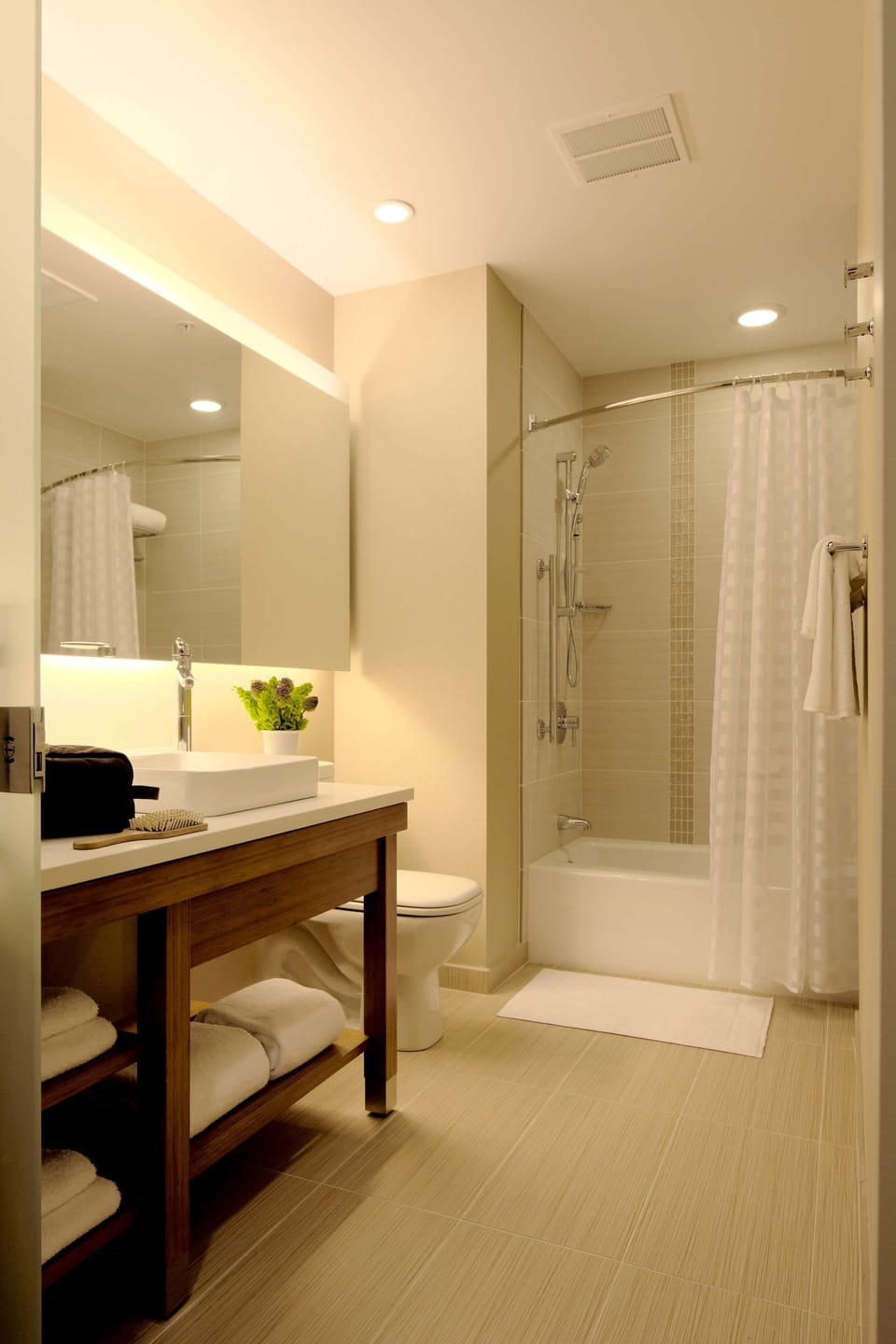 Premium bedding, in-room safe, desk, laptop workspace