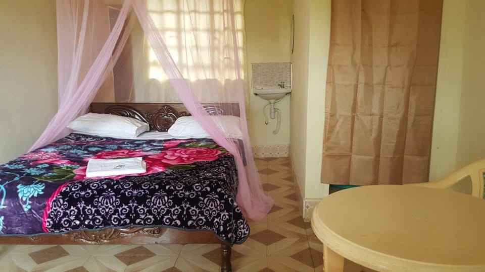 Standard Double Room | Desk, free WiFi, bed sheets