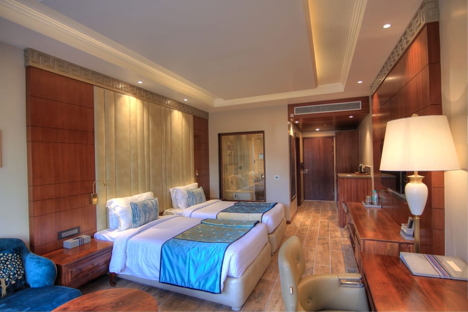 Egyptian cotton sheets, premium bedding, Select Comfort beds, minibar