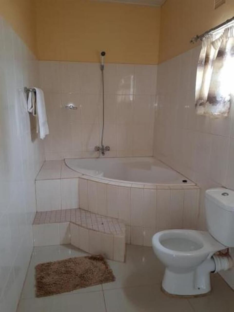 Standard Room | Bathroom | Shower, free toiletries, hair dryer, towels