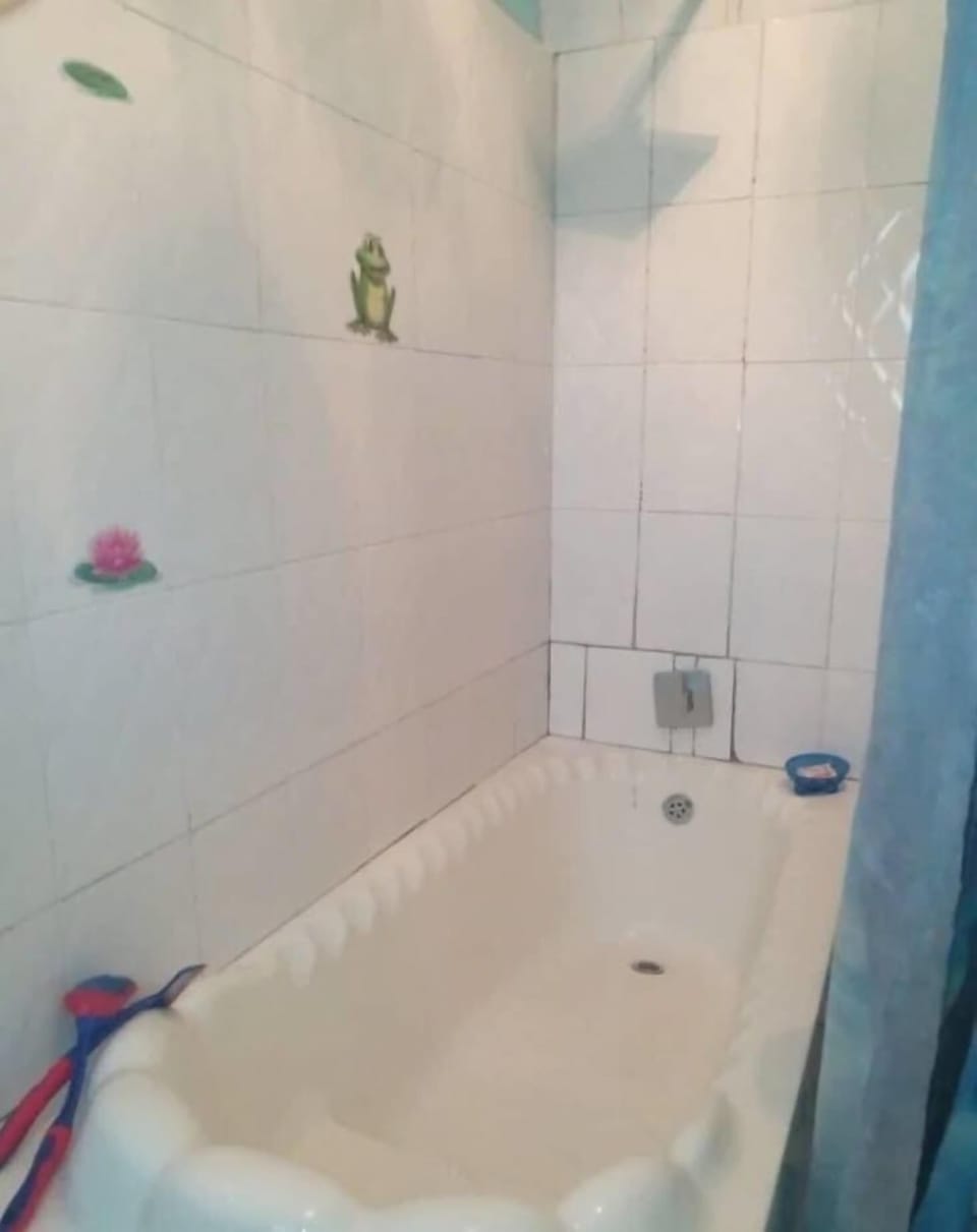 Deep soaking bathtub