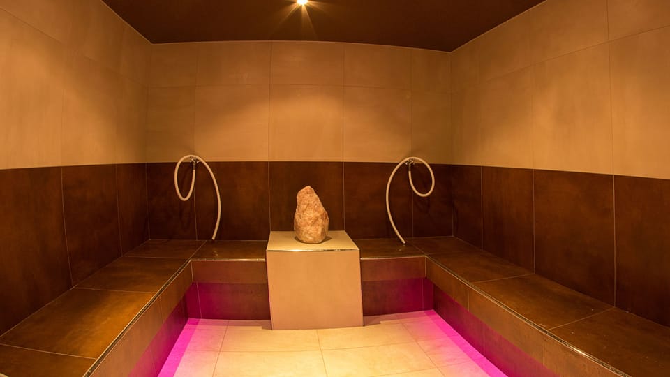 Sauna, hot tub, steam room, body treatments, aromatherapy