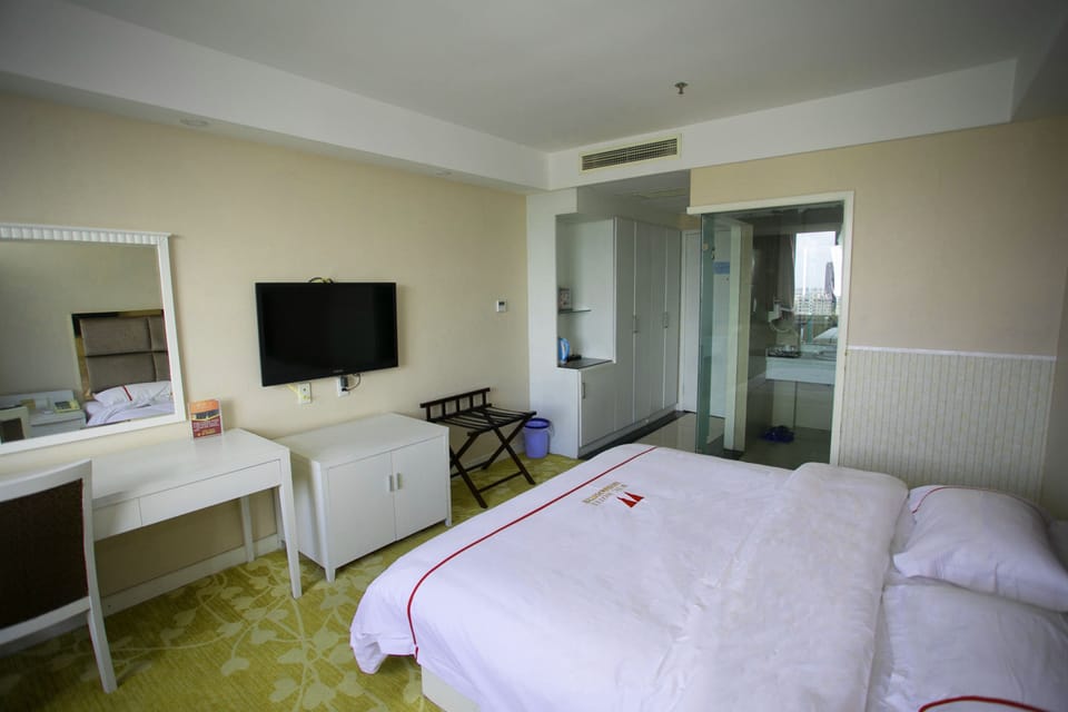 Deluxe Double Room | Desk, blackout drapes, WiFi (free)