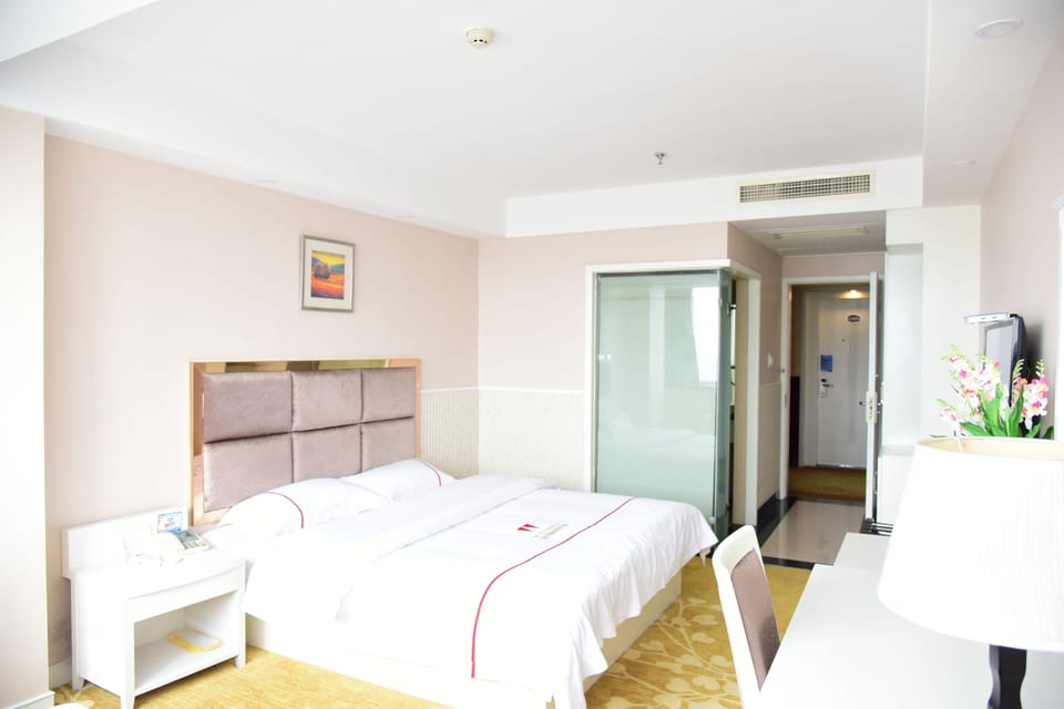 Deluxe Double Room | Desk, blackout drapes, WiFi (free)