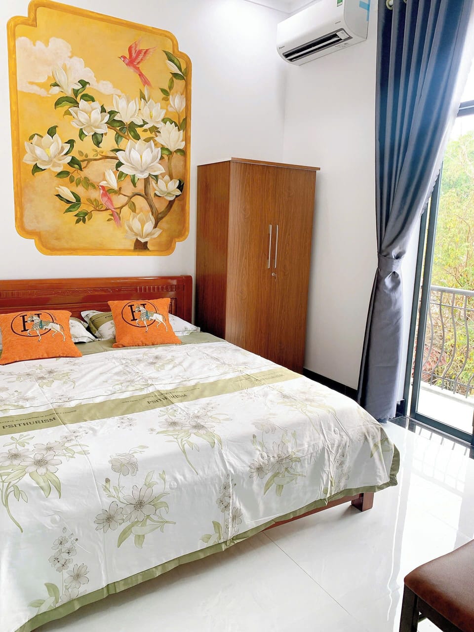 Standard Room, 1 King Bed, Garden View | Premium bedding, down comforters, desk, laptop workspace