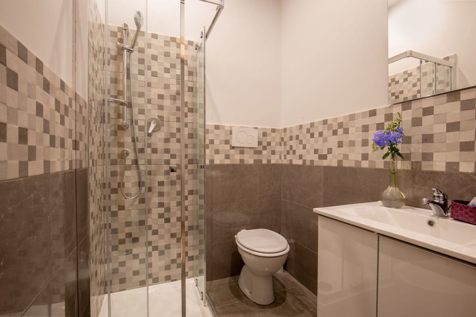 Classic Double or Twin Room | Desk, soundproofing, WiFi (free), bed sheets