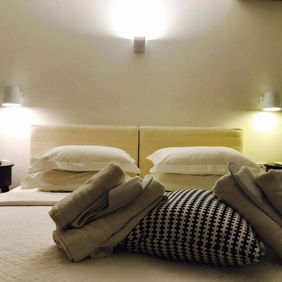 Double or Twin Room | In-room safe, iron/ironing board, bed sheets