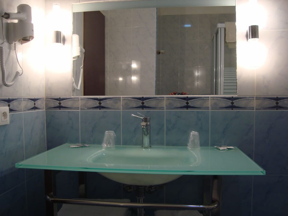 Bathroom sink