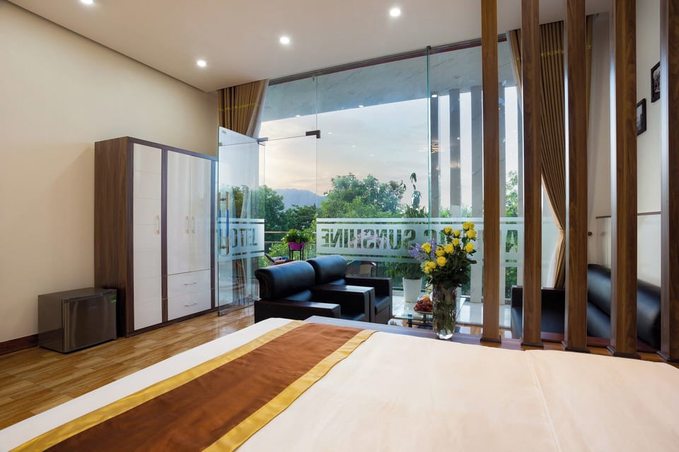 Luxury VIP Room | Minibar, desk, blackout drapes, soundproofing
