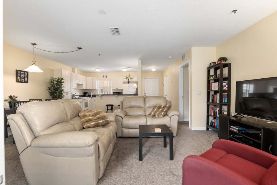 Apartment, 3 Bedrooms | Living area