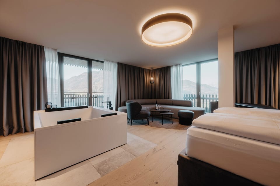 Wellness Suite Premium | Hypo-allergenic bedding, minibar, in-room safe, individually decorated