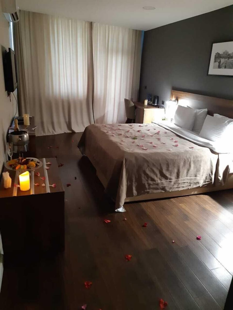 Deluxe Double Room, Sea View | In-room safe, desk, iron/ironing board, free WiFi
